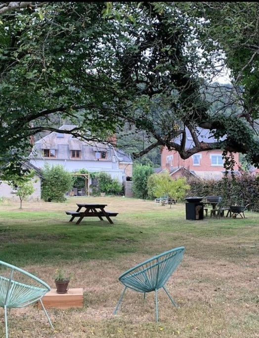 Gîte: À la courbe du fleuve Godinne Exterior foto